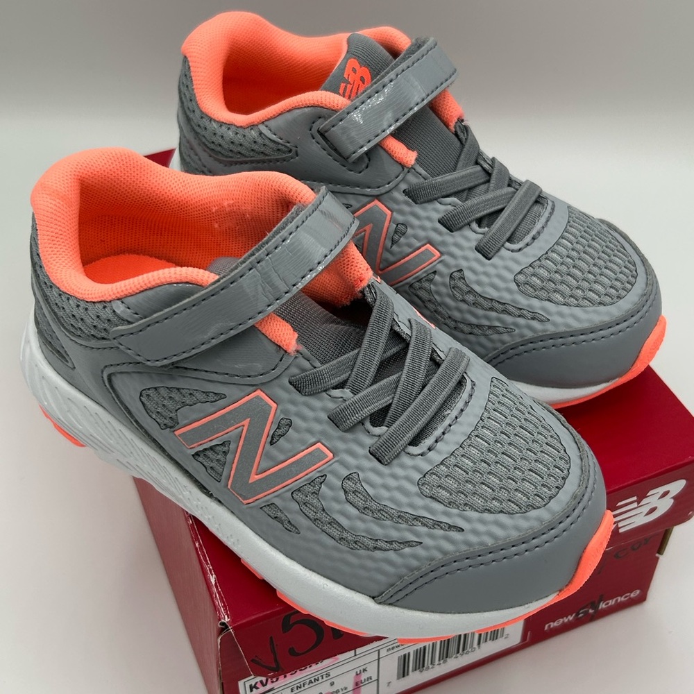 New Balance Kids' Sneakers in Gray and Bright Orange 9 XW width